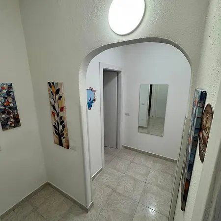 De Rosa's Home1 Tortora