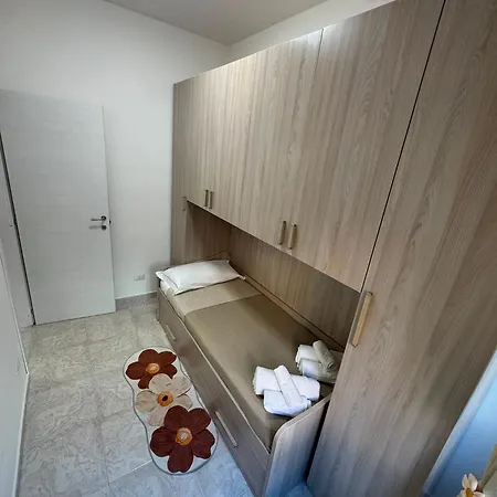 De Rosa's Home1 *